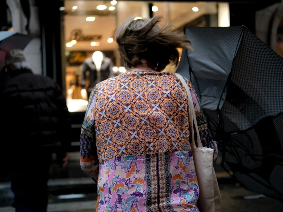 Why Umbrellas Flip Inside Out: Wind Physics and Canopy Design Explained